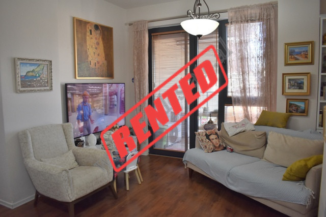 Apartament 1+1 me qira ne rrugen e Kosovareve prane Kompleksit Dinamo ne Tirane.
Pozicionohet ne ka